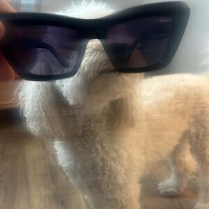 QUAY  sunglasses ~ used with its case and wipe.  Still a lot of sunning left 🔆